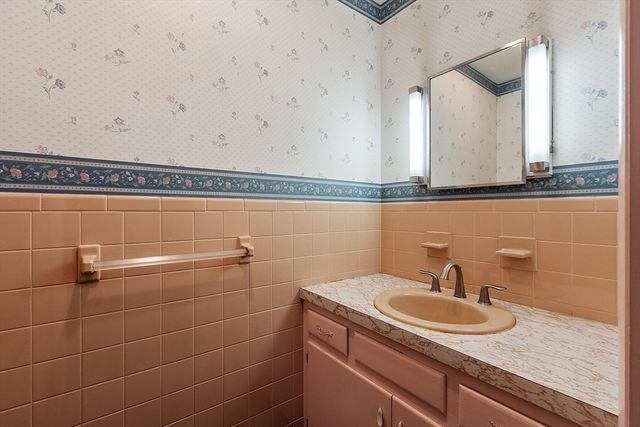 31 Locke Ave, Athol, MA 01331