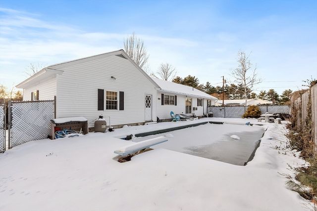 31 Locke Ave, Athol, MA 01331