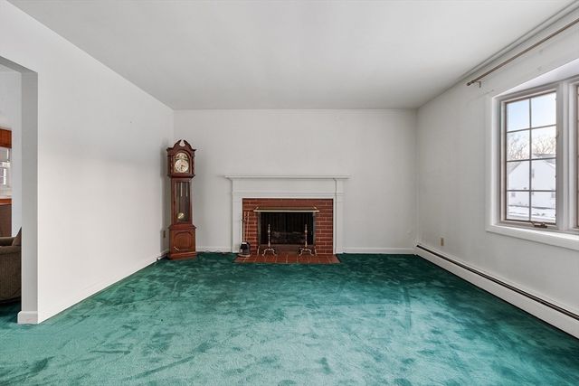 31 Locke Ave, Athol, MA 01331