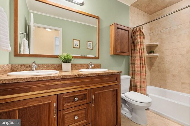 49 SARATOGA DR, West Windsor, NJ 08550