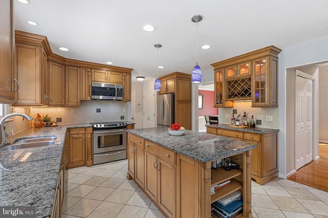 49 SARATOGA DR, West Windsor, NJ 08550