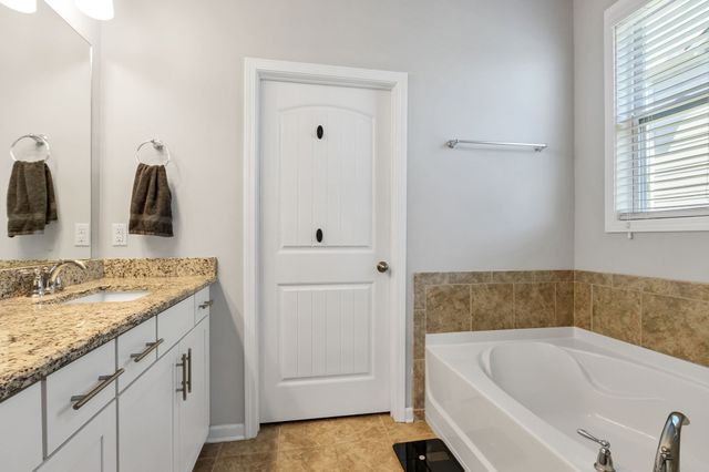 3713 Sweetbriar Ave, Murfreesboro, TN 37128