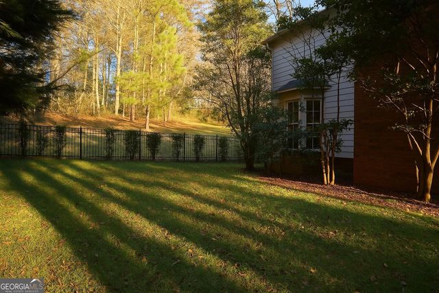 102 Willowcrest Way, Lagrange, GA 30240