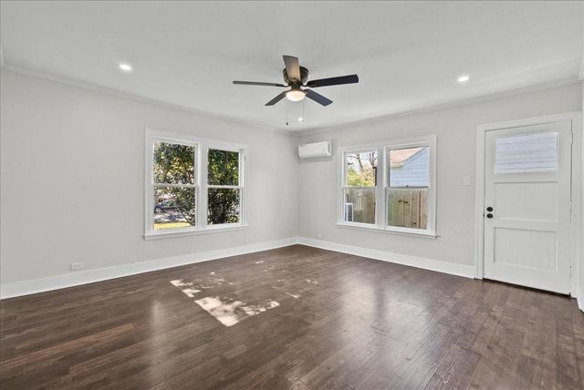 802 18th Avenue N, Texas City, TX 77590