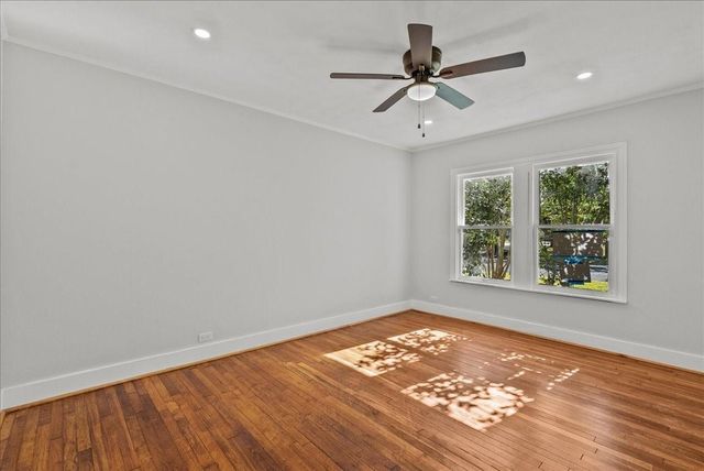 802 18th Avenue N, Texas City, TX 77590