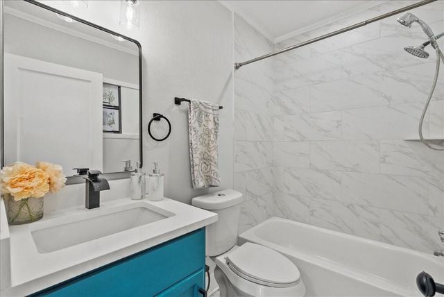 802 18th Avenue N, Texas City, TX 77590