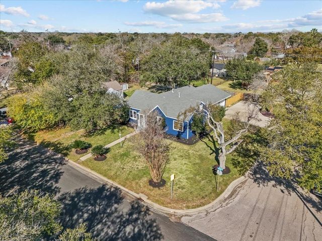 802 18th Avenue N, Texas City, TX 77590