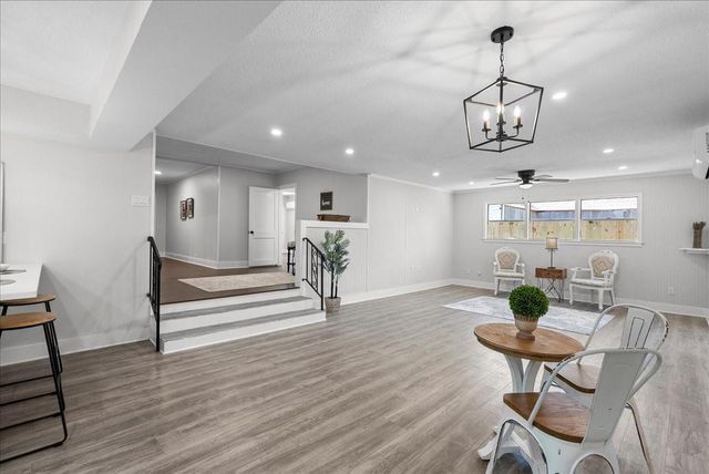 802 18th Avenue N, Texas City, TX 77590