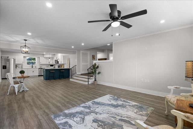 802 18th Avenue N, Texas City, TX 77590