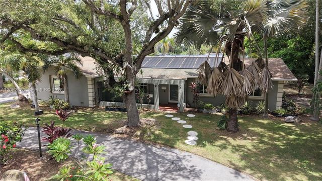 8331 SW 156th St, Palmetto Bay, FL 33157