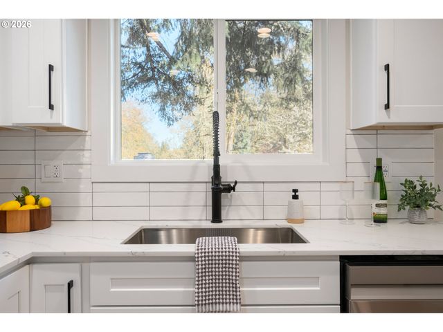 1955 W 28TH Ave, Eugene, OR 97405