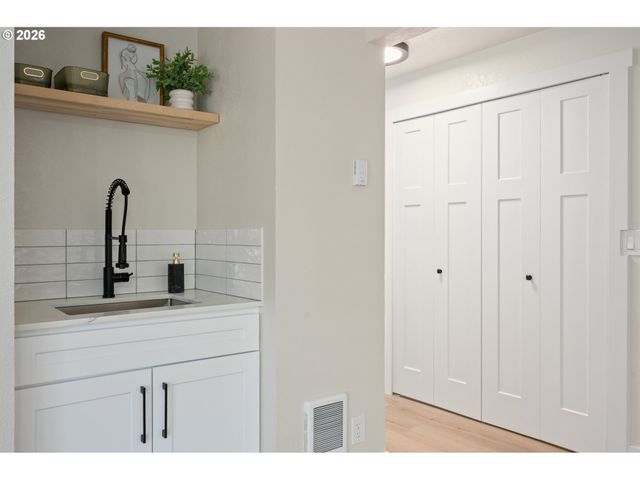 1955 W 28TH Ave, Eugene, OR 97405