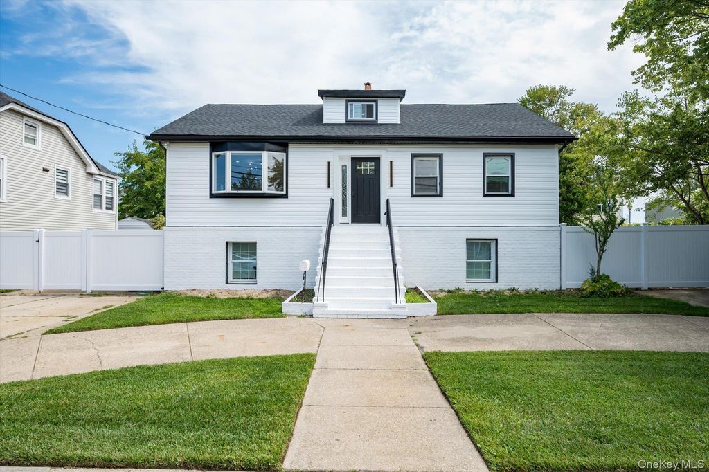 605 S Ocean Avenue, Freeport, NY 11520 — exterior