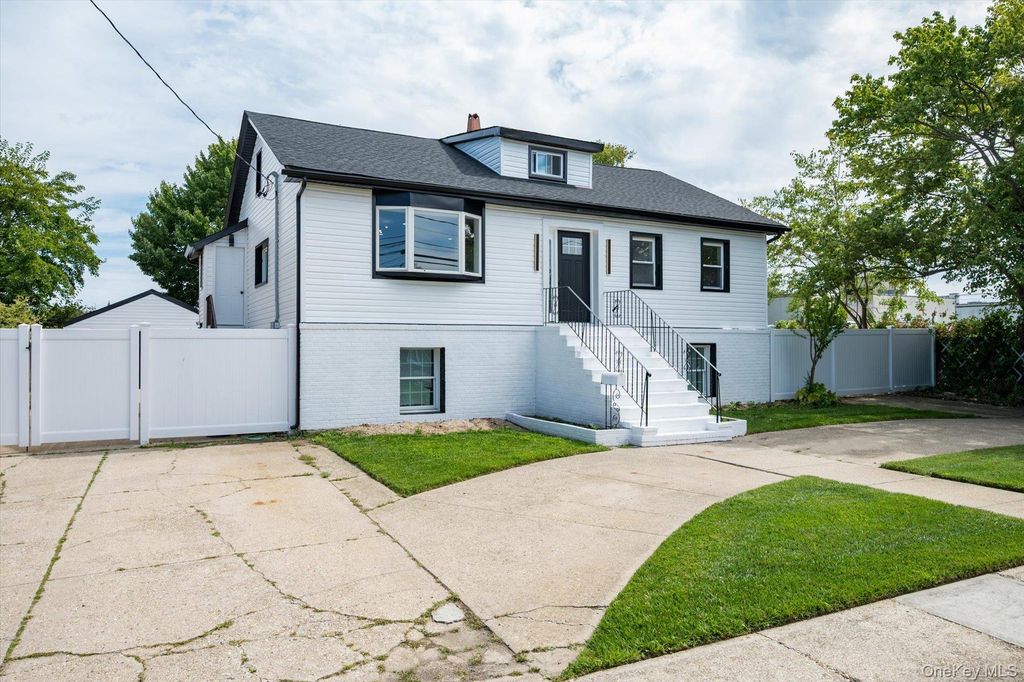605 S Ocean Avenue, Freeport, NY 11520 — photo 2