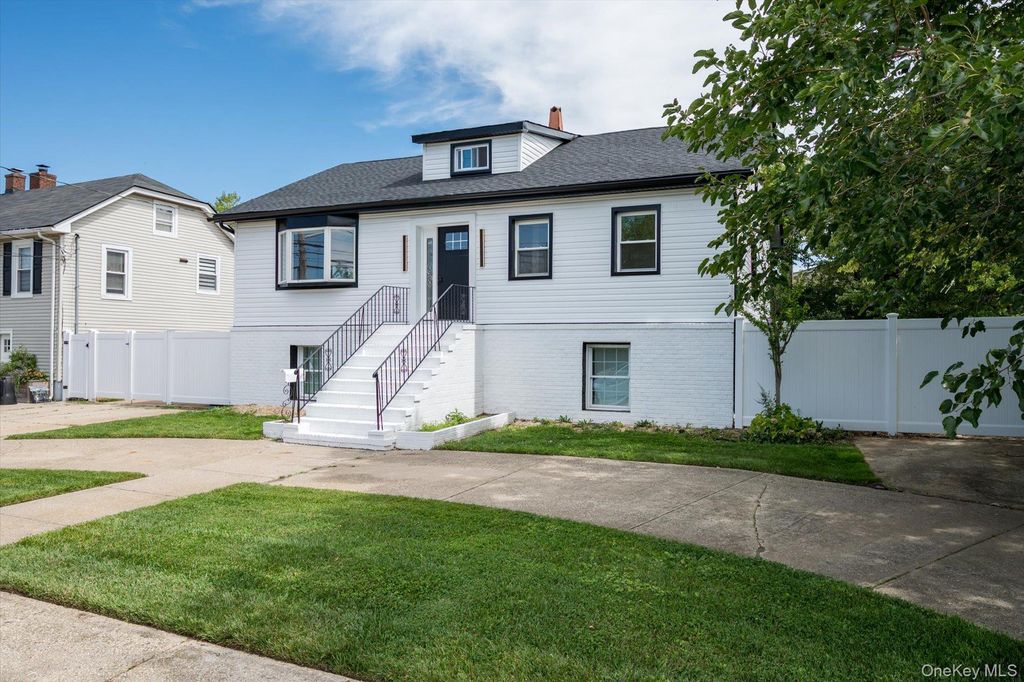 605 S Ocean Avenue, Freeport, NY 11520 — photo 3