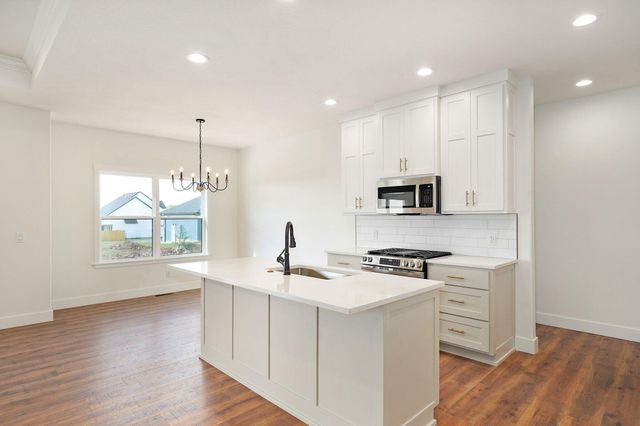 1453 N Collins Drive, Republic, MO 65738