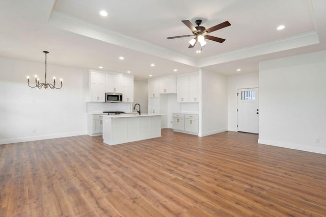 1453 N Collins Drive, Republic, MO 65738