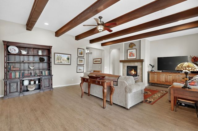 4713 Las Plazuelas, Santa Fe, NM 87507