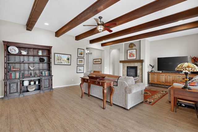 4713 Las Plazuelas, Santa Fe, NM 87507