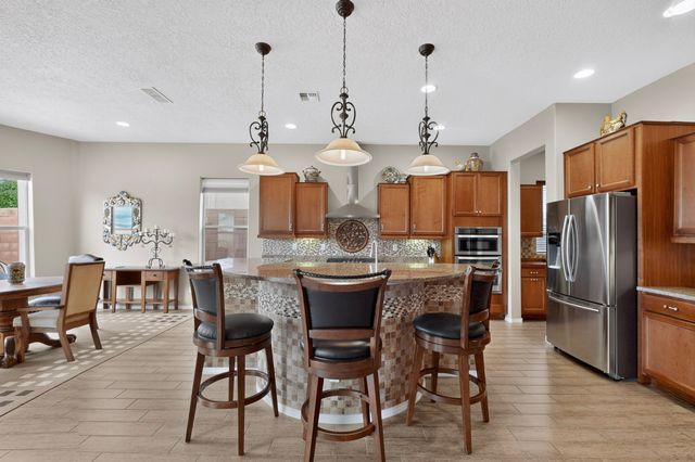 4713 Las Plazuelas, Santa Fe, NM 87507