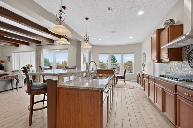 4713 Las Plazuelas, Santa Fe, NM 87507