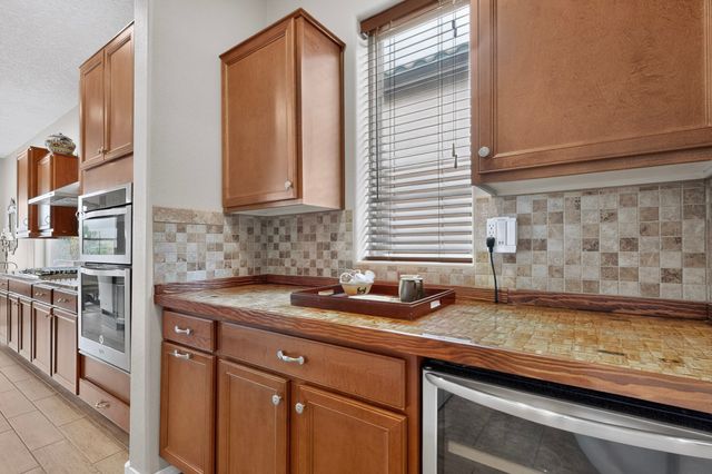 4713 Las Plazuelas, Santa Fe, NM 87507