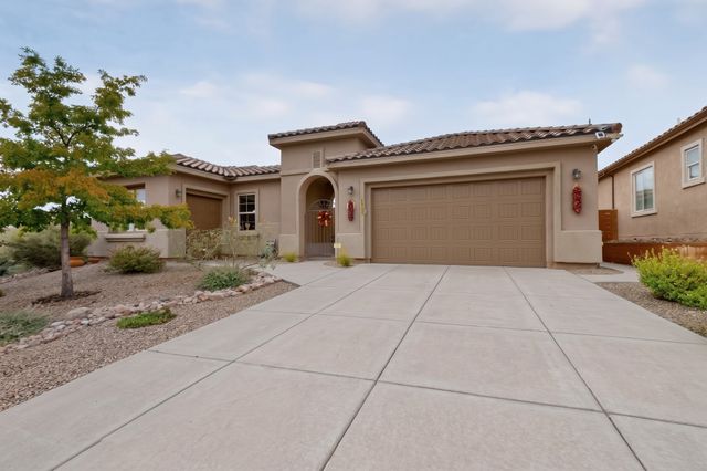 4713 Las Plazuelas, Santa Fe, NM 87507