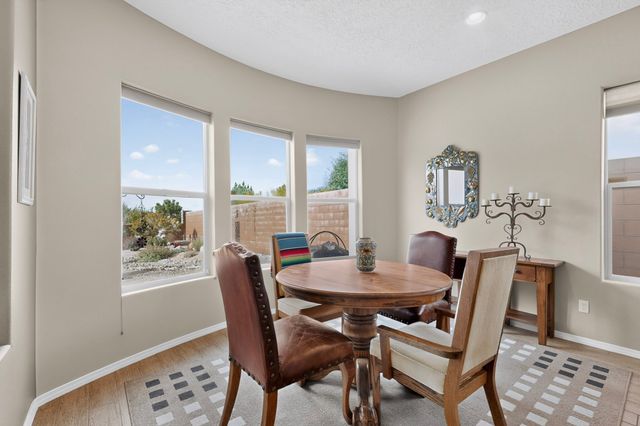 4713 Las Plazuelas, Santa Fe, NM 87507
