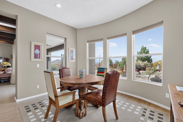 4713 Las Plazuelas, Santa Fe, NM 87507