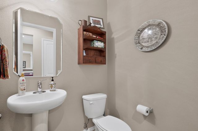 4713 Las Plazuelas, Santa Fe, NM 87507