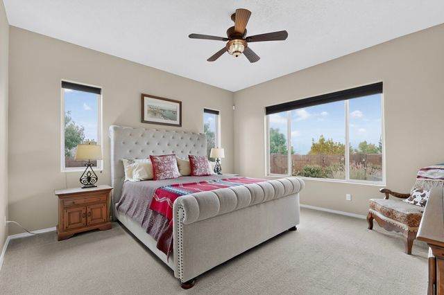 4713 Las Plazuelas, Santa Fe, NM 87507