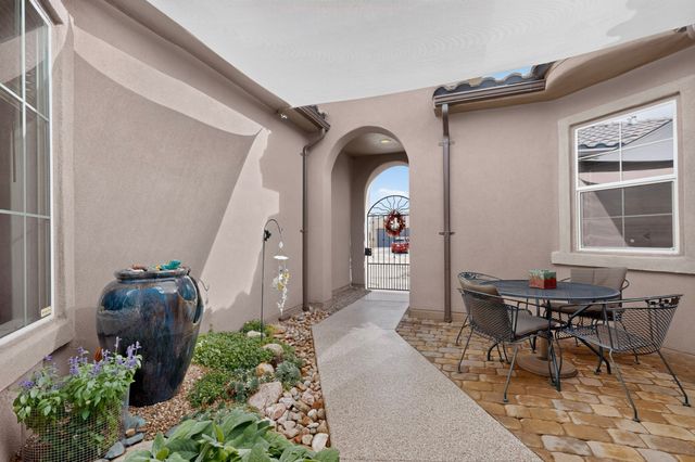 4713 Las Plazuelas, Santa Fe, NM 87507