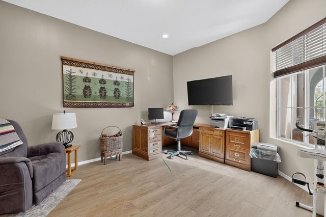 4713 Las Plazuelas, Santa Fe, NM 87507