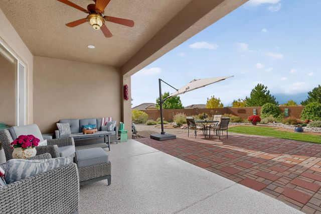 4713 Las Plazuelas, Santa Fe, NM 87507