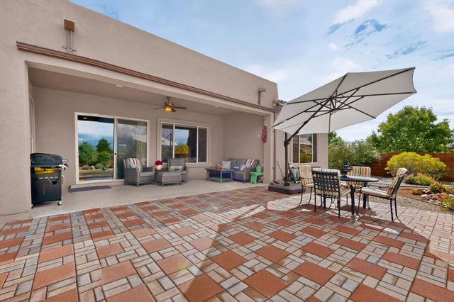 4713 Las Plazuelas, Santa Fe, NM 87507