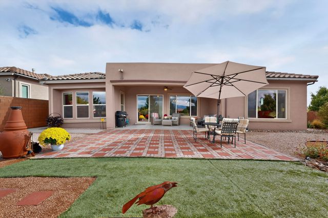 4713 Las Plazuelas, Santa Fe, NM 87507