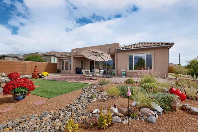 4713 Las Plazuelas, Santa Fe, NM 87507
