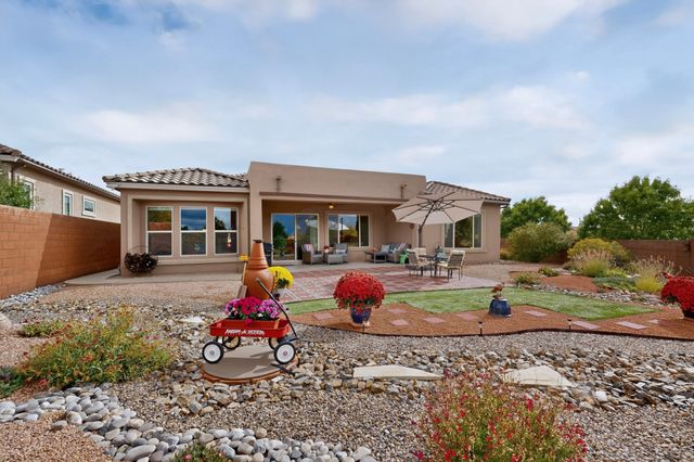 4713 Las Plazuelas, Santa Fe, NM 87507