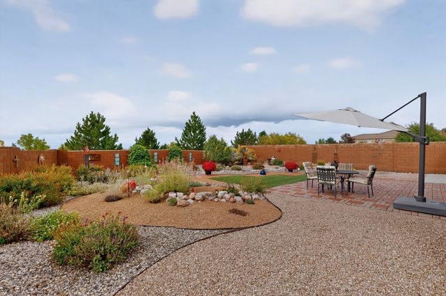 4713 Las Plazuelas, Santa Fe, NM 87507