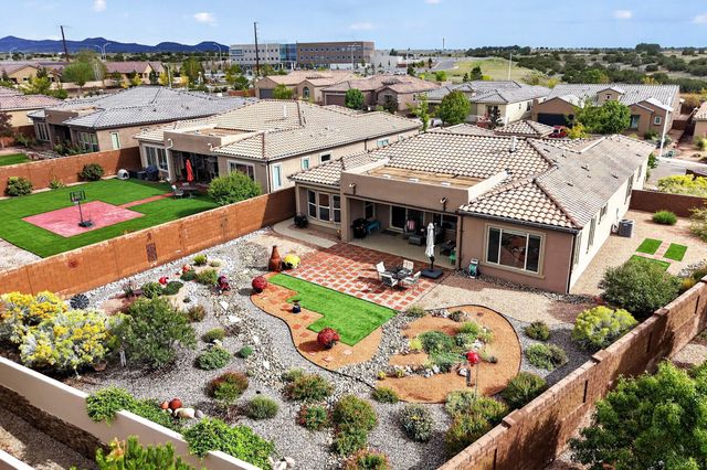 4713 Las Plazuelas, Santa Fe, NM 87507