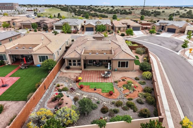 4713 Las Plazuelas, Santa Fe, NM 87507