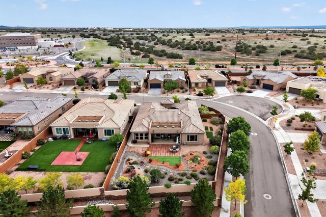 4713 Las Plazuelas, Santa Fe, NM 87507