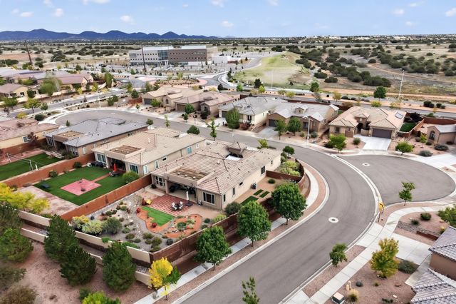 4713 Las Plazuelas, Santa Fe, NM 87507
