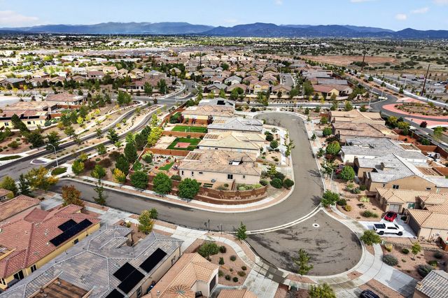 4713 Las Plazuelas, Santa Fe, NM 87507