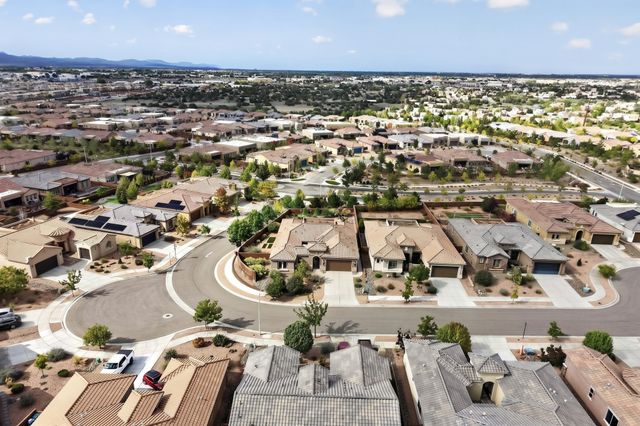 4713 Las Plazuelas, Santa Fe, NM 87507
