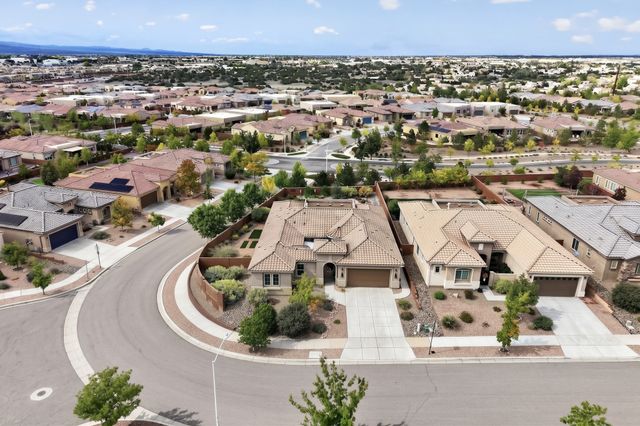 4713 Las Plazuelas, Santa Fe, NM 87507