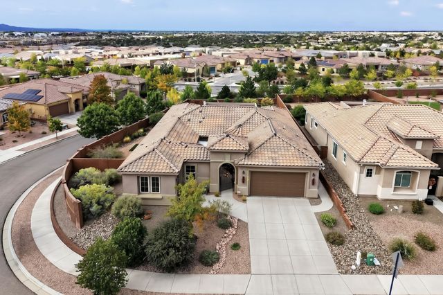 4713 Las Plazuelas, Santa Fe, NM 87507