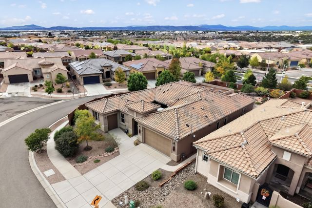 4713 Las Plazuelas, Santa Fe, NM 87507