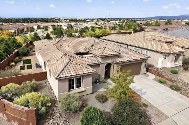 4713 Las Plazuelas, Santa Fe, NM 87507