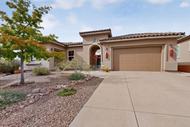 4713 Las Plazuelas, Santa Fe, NM 87507